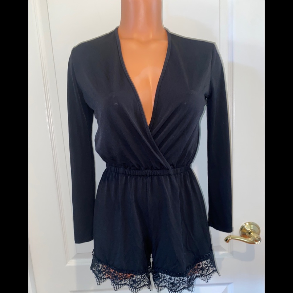 DESIGN LAB Black L/S Surplice Short Romper Lace Trim S Small EUC $100